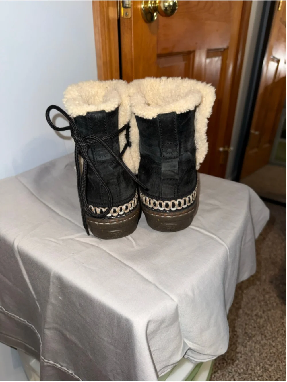 Women's UGG Cove Black & Beige Suede Ankle Boots, Size 9